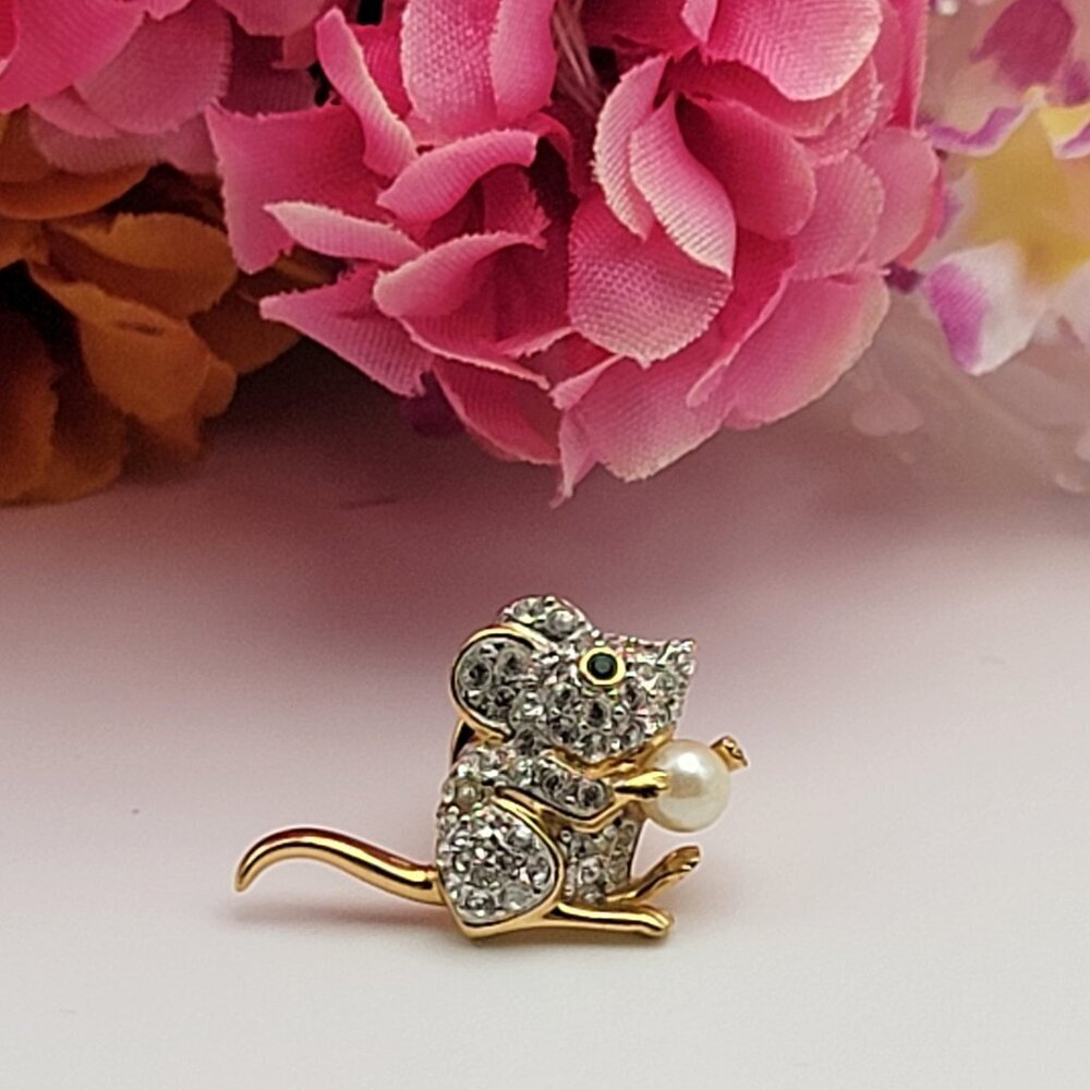 Vintage Swarovski Mouse Pin Gold Tone Clear Crystal Pave Green Eyes White Pearl